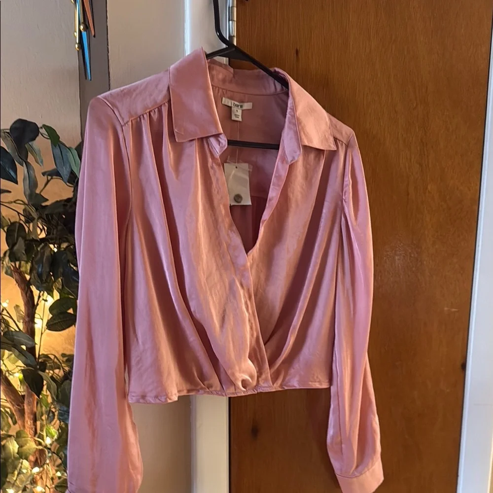 Bar III Women's Pink Satin Blouse 🎃 - Picture 6 of 6